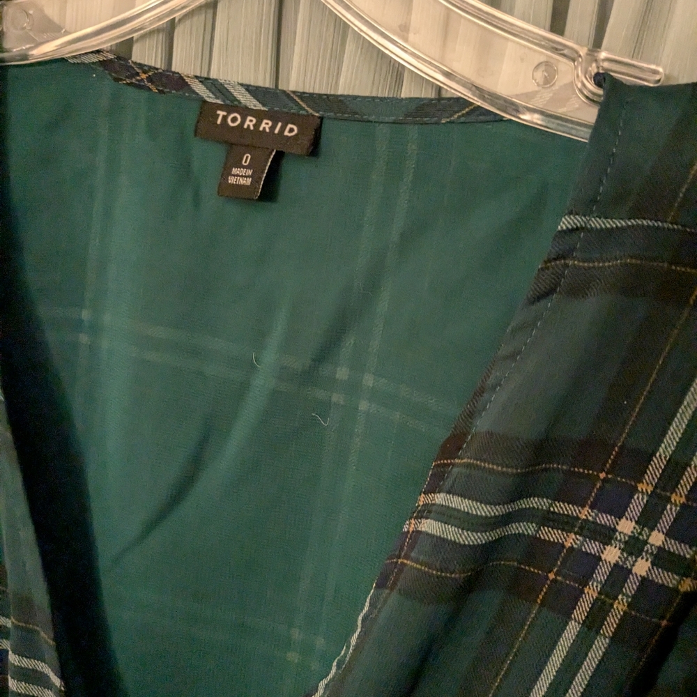 Torrid Ruffle Surplice Crop Top Womens 0X Navy Green Plaid V Neck Blouse XL